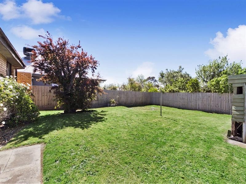 9 Warren Road, Cheltenham VIC 3192