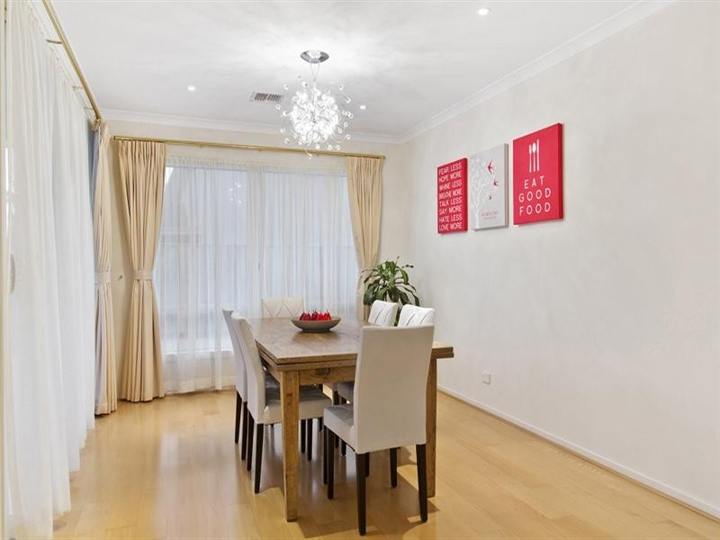 24 Broadwater Drive, Waterways VIC 3195