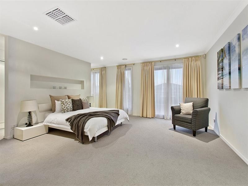 24 Broadwater Drive, Waterways VIC 3195