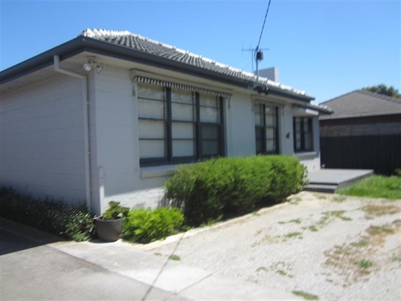 73 Chesterville Road, Cheltenham VIC 3192