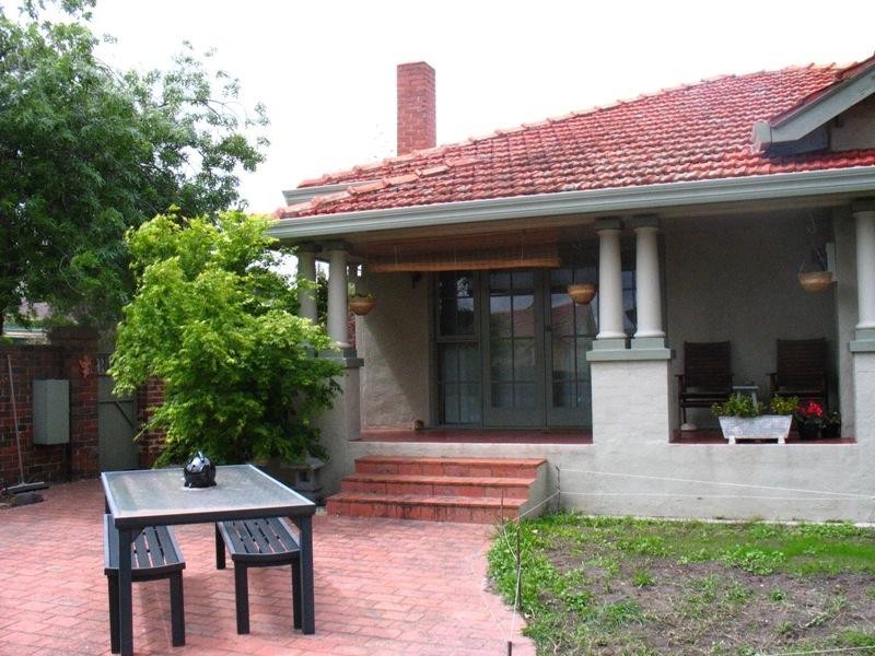 72 Hall Street, Ormond VIC 3204