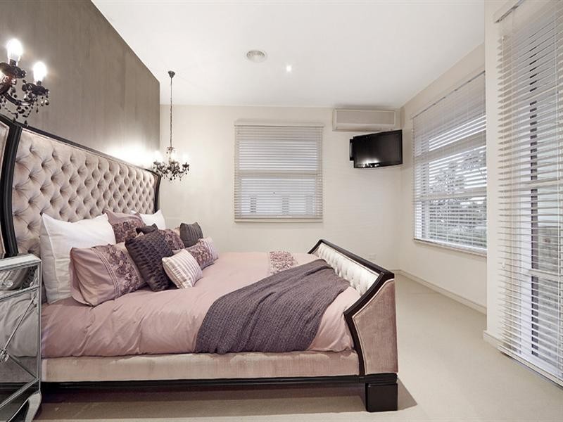 10 Waterside Drive, Waterways VIC 3195