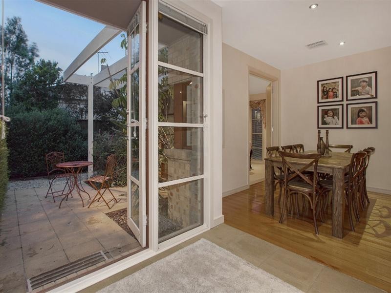 10 Waterside Drive, Waterways VIC 3195