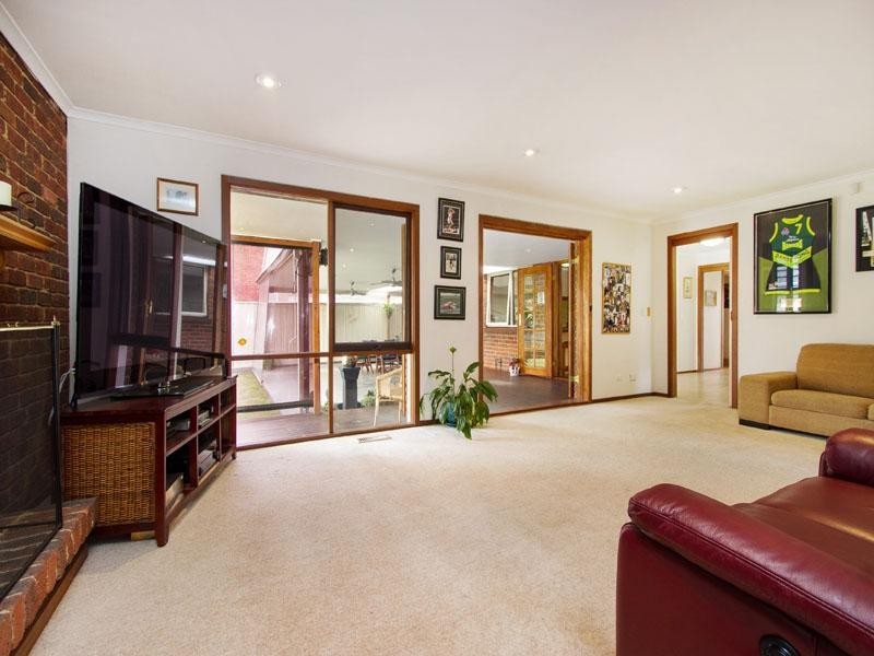 6 McClure Road, Dingley Village VIC 3172