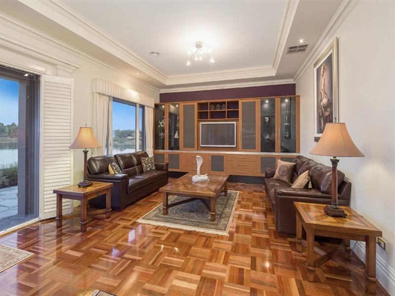 4 Island Point Avenue, Waterways VIC 3195