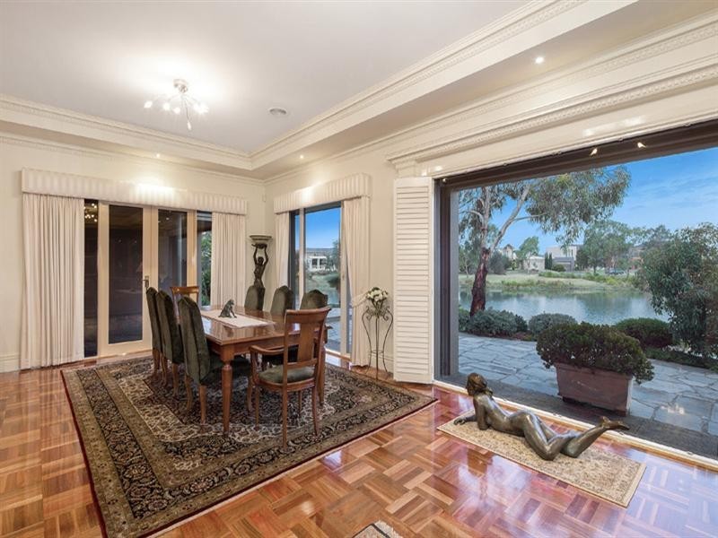 4 Island Point Avenue, Waterways VIC 3195