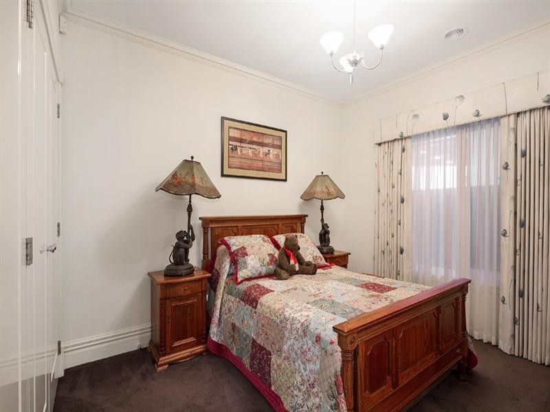 4 Island Point Avenue, Waterways VIC 3195