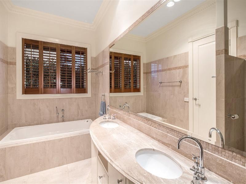 4 Island Point Avenue, Waterways VIC 3195