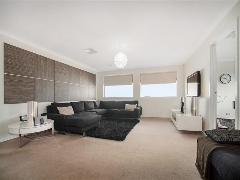 21 Waterside Drive, Waterways VIC 3195