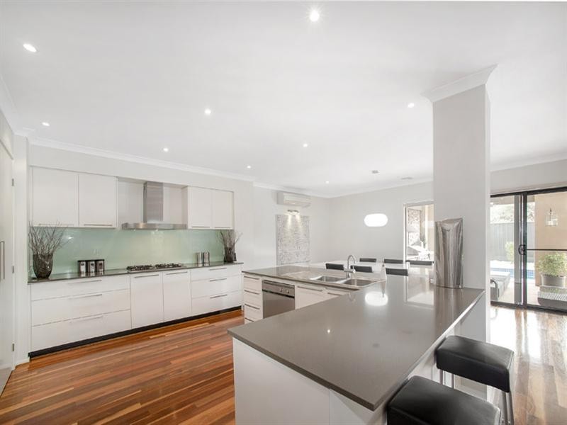 21 Waterside Drive, Waterways VIC 3195