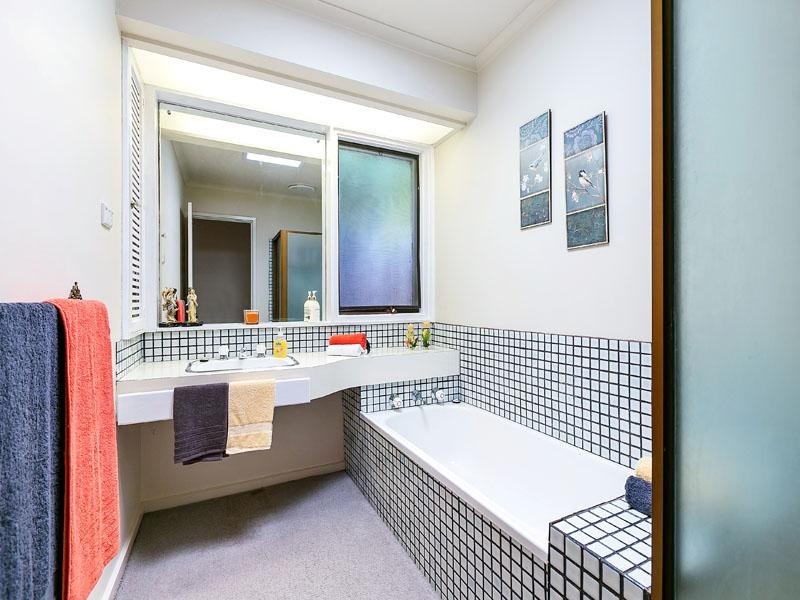 9 Von Nida Court, Dingley Village VIC 3172