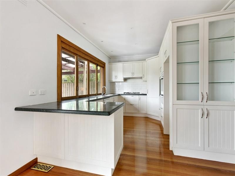 10 Kubis Crescent, Dingley Village VIC 3172