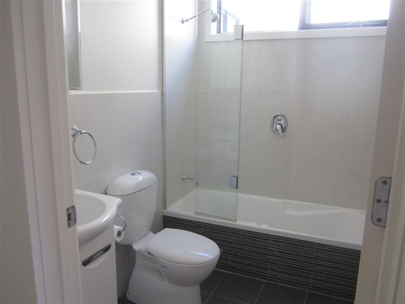 2/11 Follett Road, Cheltenham VIC 3192