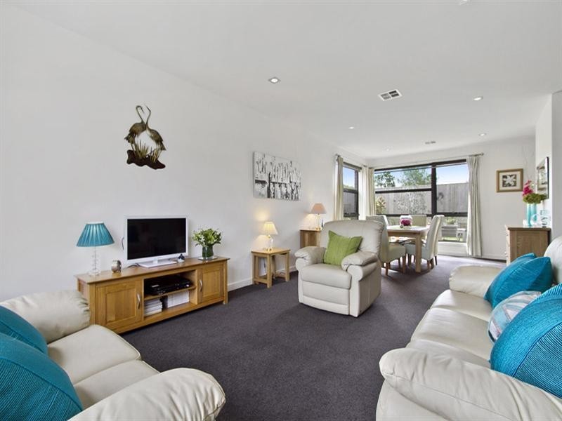 25 Ashberg Drive, Waterways VIC 3195