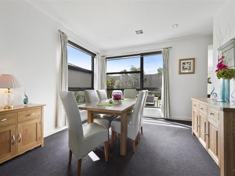 25 Ashberg Drive, Waterways VIC 3195