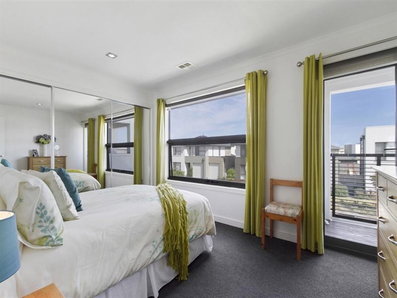 25 Ashberg Drive, Waterways VIC 3195