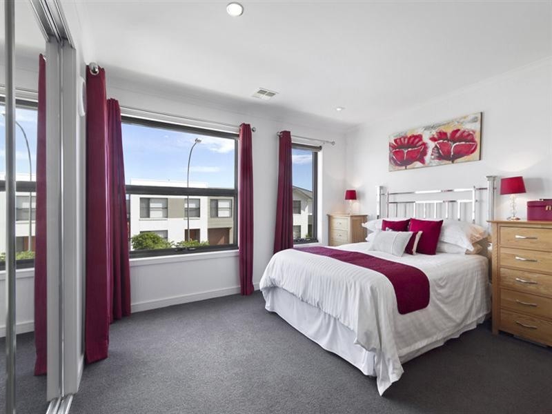 25 Ashberg Drive, Waterways VIC 3195