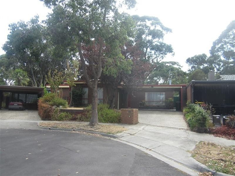 18 Golf Links Crescent, Dingley Village VIC 3172