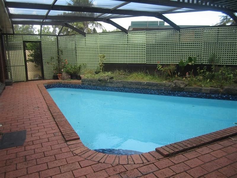 18 Golf Links Crescent, Dingley Village VIC 3172