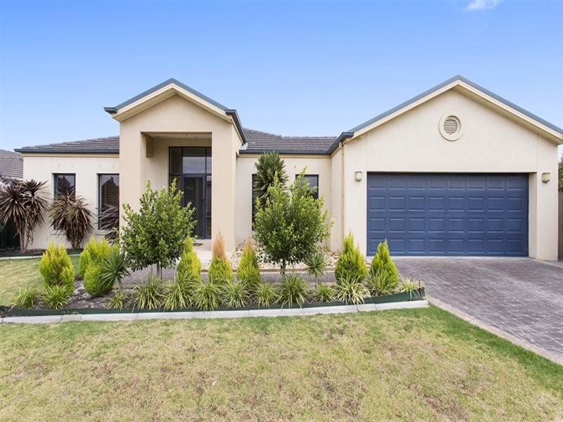 4 Broadwater Drive, Waterways VIC 3195