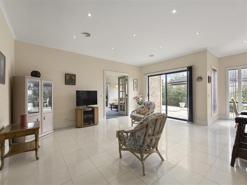 4 Broadwater Drive, Waterways VIC 3195