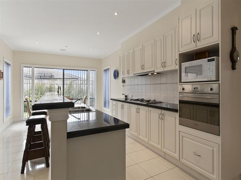 4 Broadwater Drive, Waterways VIC 3195