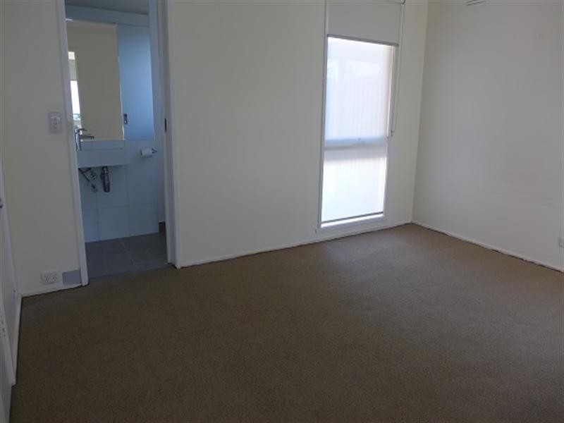 4 Hobson Place, Dingley Village VIC 3172