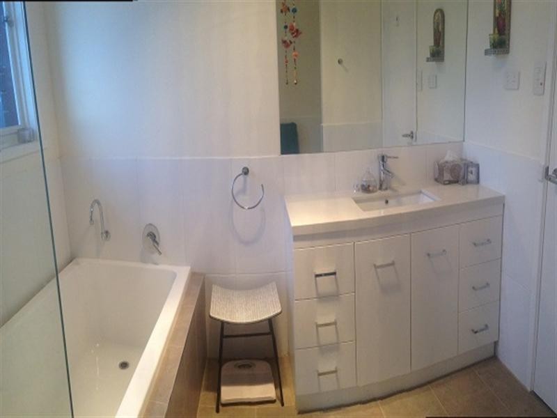 4 Hobson Place, Dingley Village VIC 3172