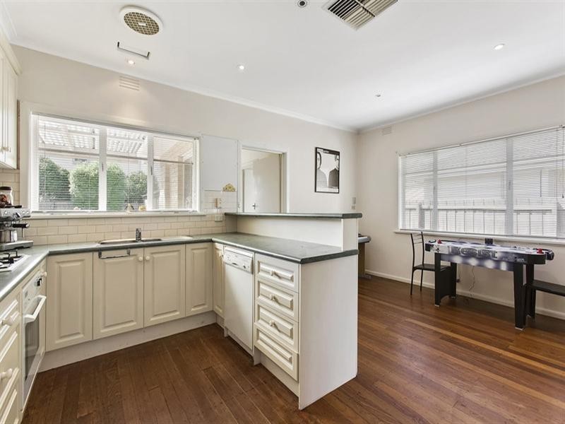 11 Pauline Avenue, Dingley Village VIC 3172