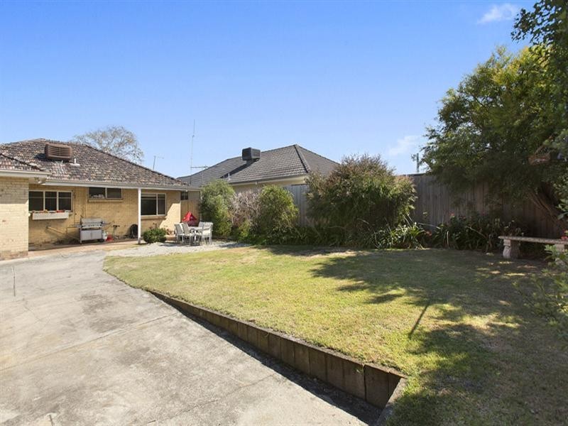 11 Pauline Avenue, Dingley Village VIC 3172