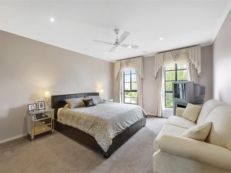 4 Ruby Place, Dingley Village VIC 3172