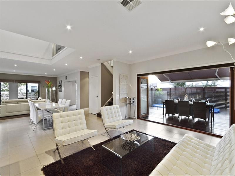 49 Waterside Drive, Waterways VIC 3195