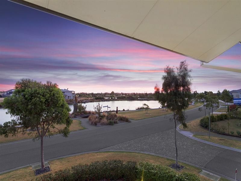 49 Waterside Drive, Waterways VIC 3195