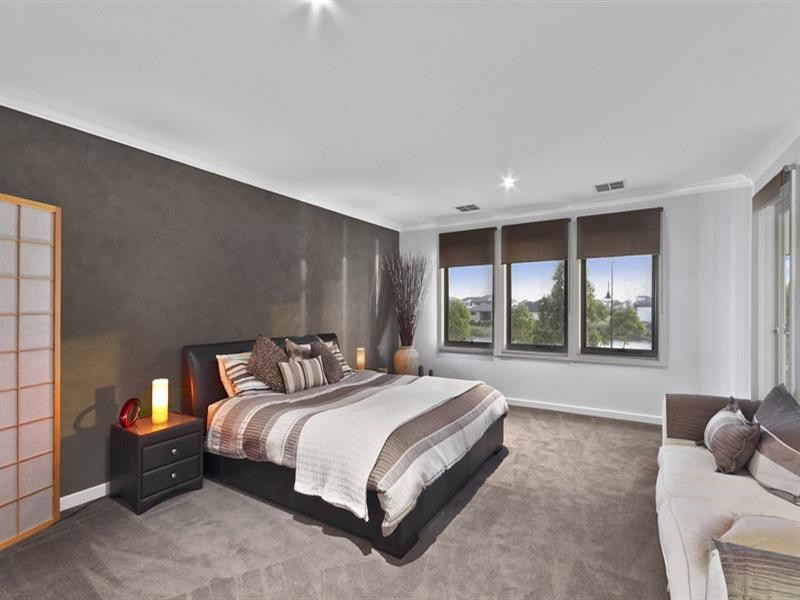 49 Waterside Drive, Waterways VIC 3195