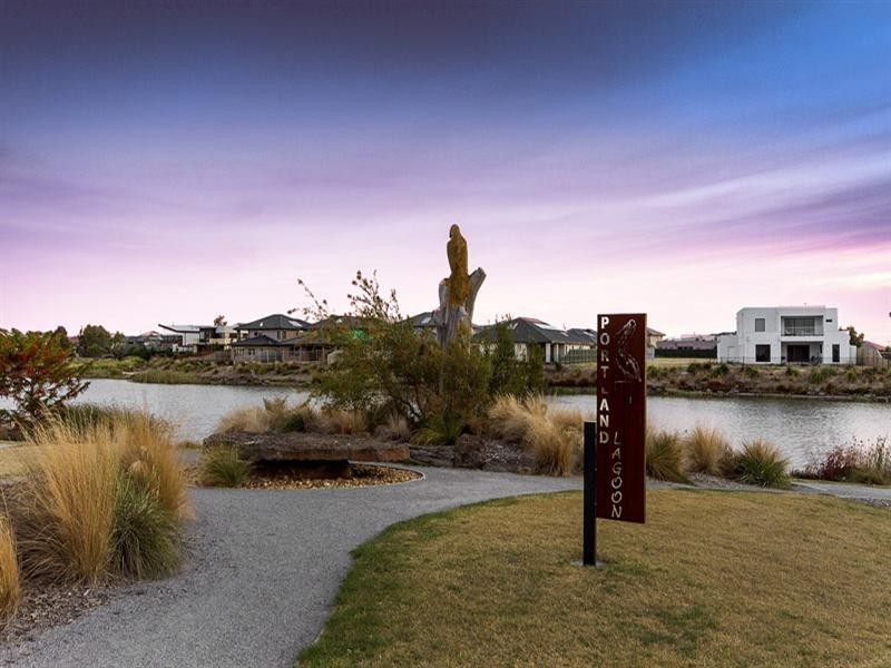 49 Waterside Drive, Waterways VIC 3195
