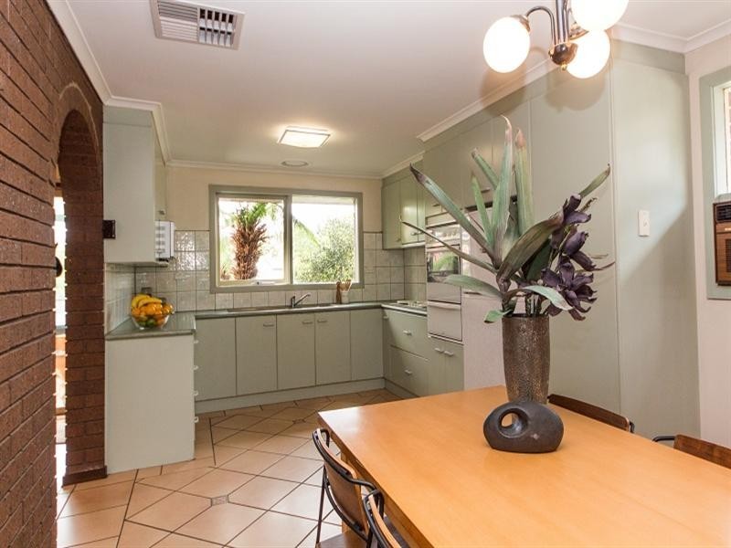 11 Golfwood Close, Dingley Village VIC 3172