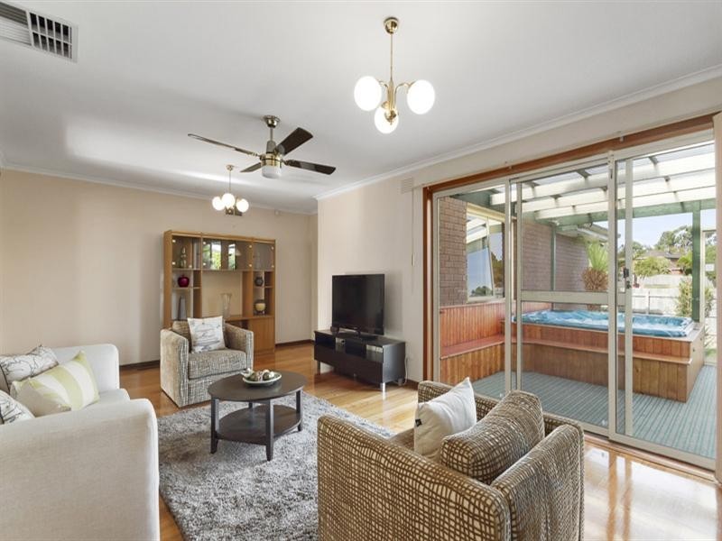 11 Golfwood Close, Dingley Village VIC 3172