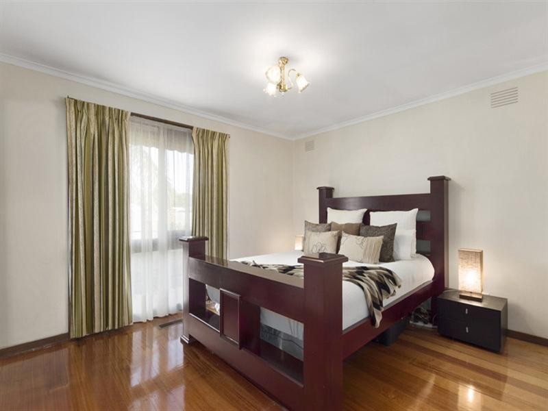 11 Golfwood Close, Dingley Village VIC 3172