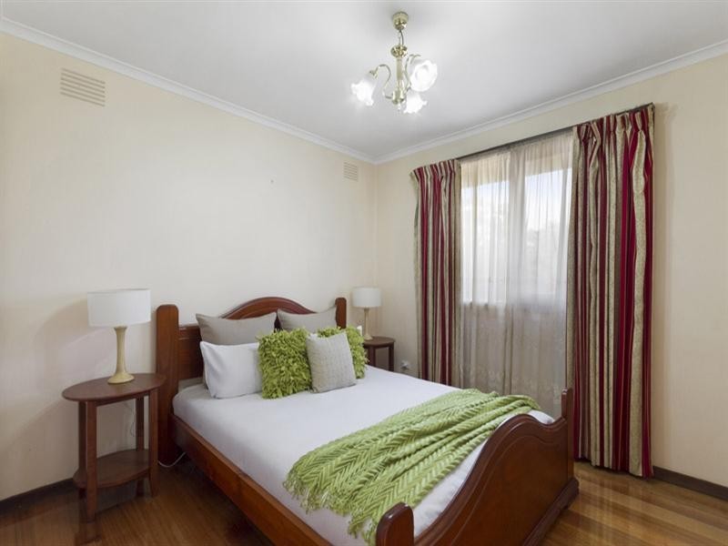 11 Golfwood Close, Dingley Village VIC 3172