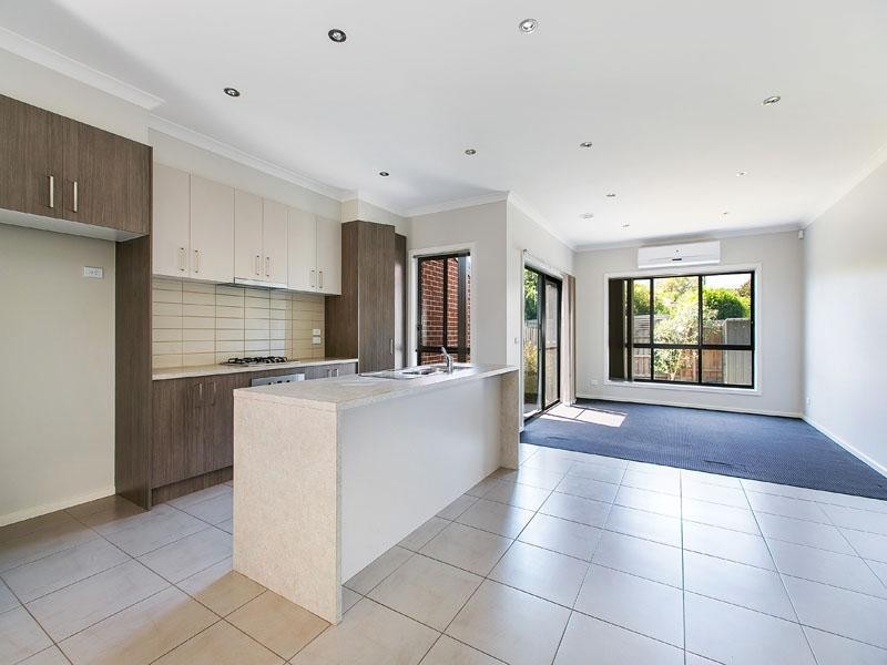 1/4 Rowson Grove, Clarinda VIC 3169