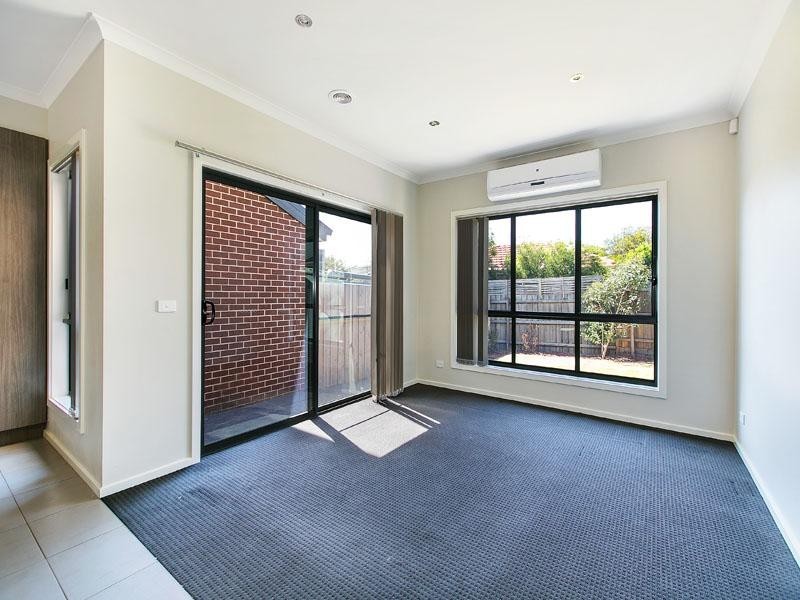 1/4 Rowson Grove, Clarinda VIC 3169