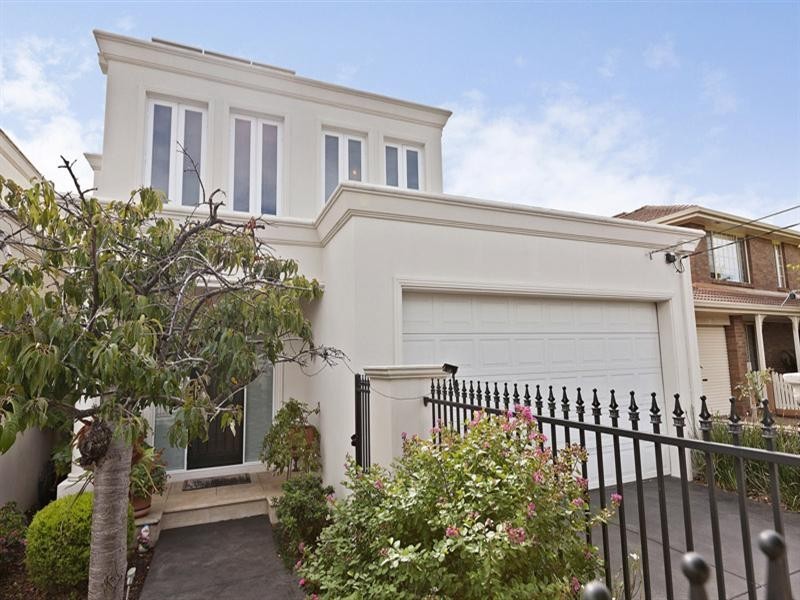 2/2 Fernhill Drive, Dingley Village VIC 3172