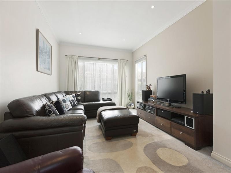 2/2 Fernhill Drive, Dingley Village VIC 3172