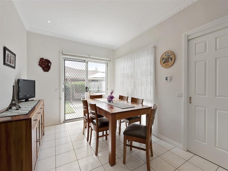 2/2 Fernhill Drive, Dingley Village VIC 3172