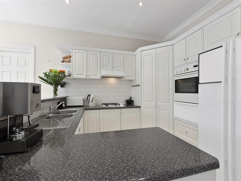 2/2 Fernhill Drive, Dingley Village VIC 3172
