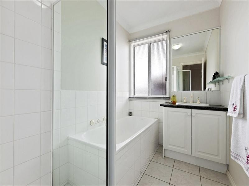 2/2 Fernhill Drive, Dingley Village VIC 3172
