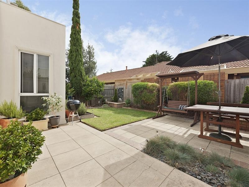 2/2 Fernhill Drive, Dingley Village VIC 3172