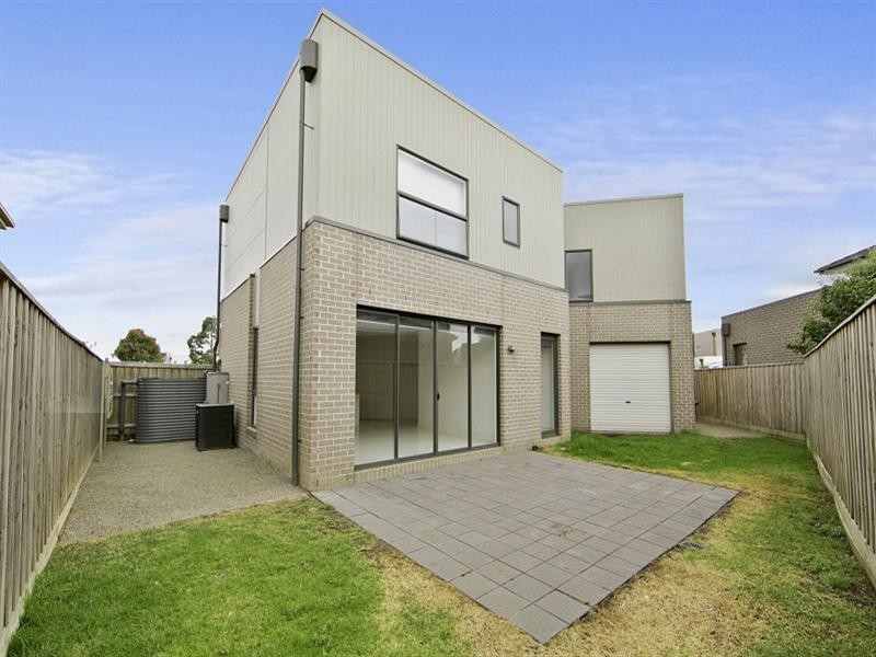 2 Jubilee Boulevard, Waterways VIC 3195