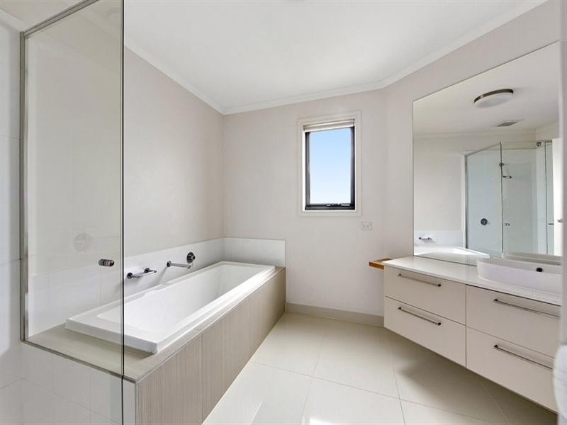 2 Jubilee Boulevard, Waterways VIC 3195