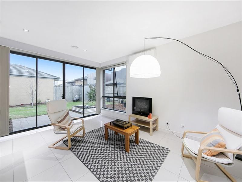 11 Dresden Drive, Waterways VIC 3195